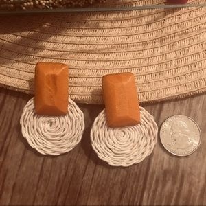 WOOD AND RATTAN WOVEN STUD EARRINGS-NEW‎